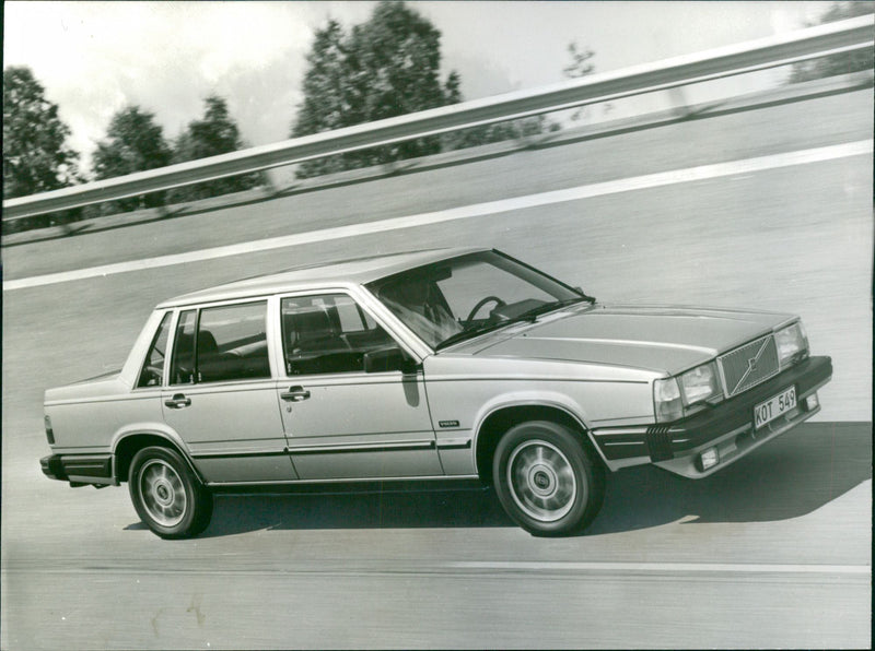 Volvo 760 GLE - Vintage Photograph