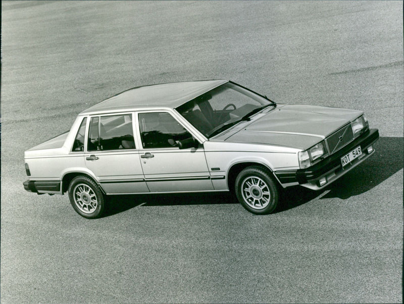 Volvo 760 GLE - Vintage Photograph