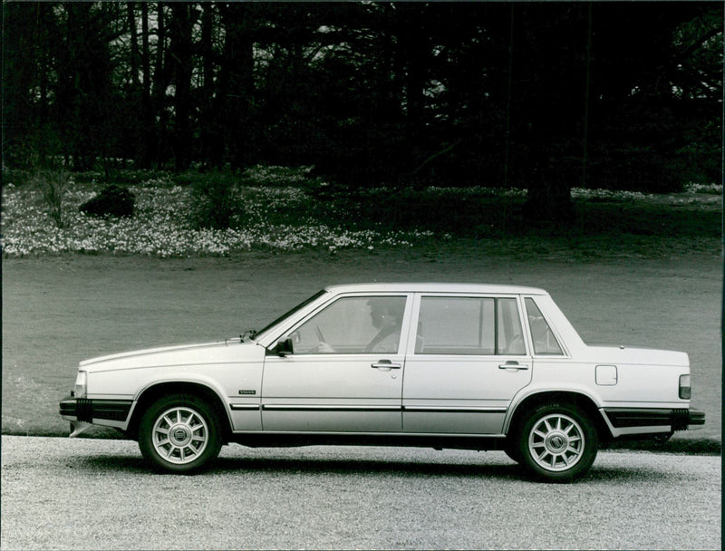 Volvo 760 GLE - Vintage Photograph