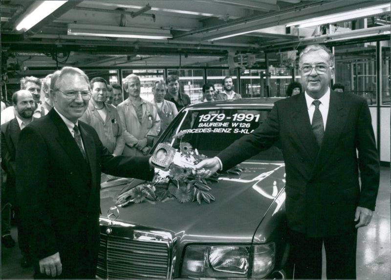 Mercedes-Benz Bandabauuf der Baureihe 126 - Vintage Photograph