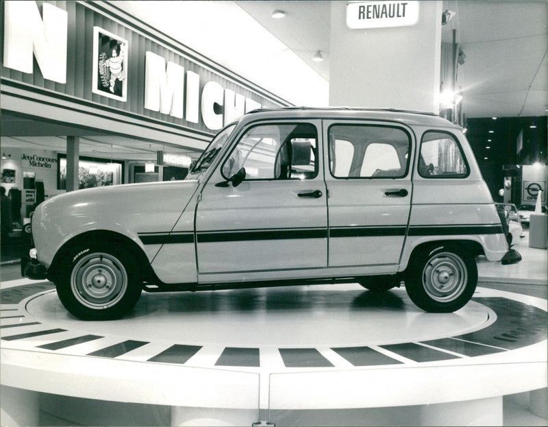 Renault 4 Safari - Vintage Photograph