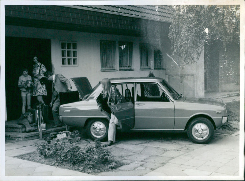 Mazda 1000 - Vintage Photograph