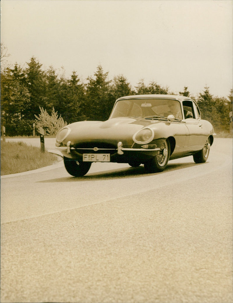 Mercedes-Benz 190 SL - Vintage Photograph