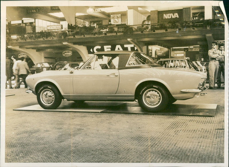 1967 PININFARINA FIAT DINO Spider - Vintage Photograph