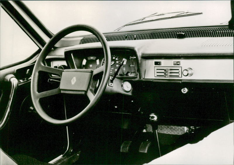 Renault 12 - Vintage Photograph