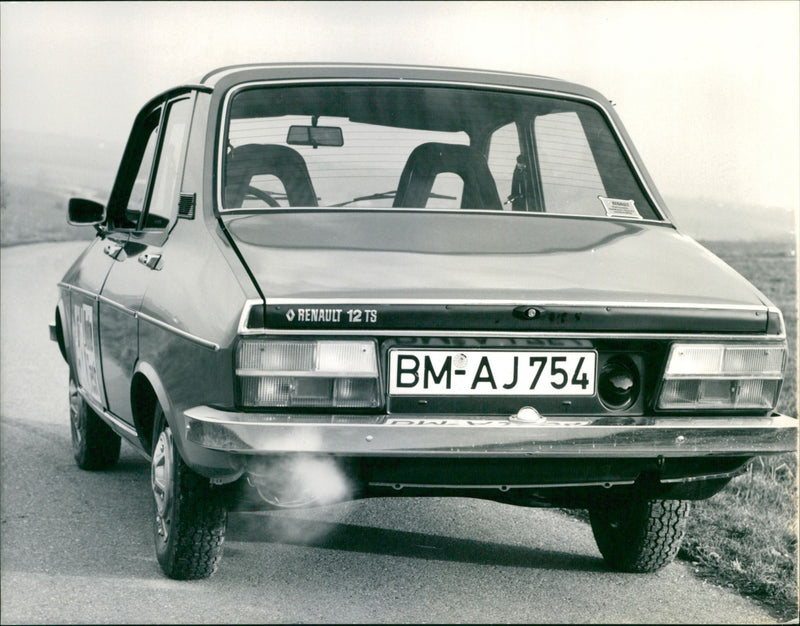 Renault 12 TS - Vintage Photograph