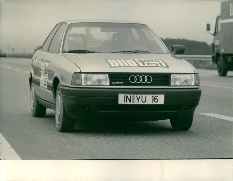 Audi 80 - Vintage Photograph