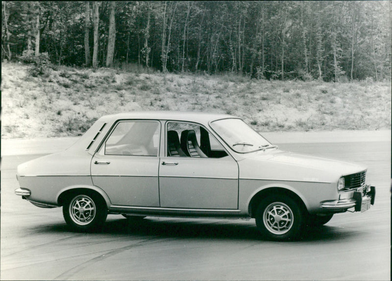 Renault 12 TS - Vintage Photograph