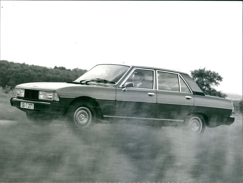 Peugeot 604 SL V6 - Vintage Photograph