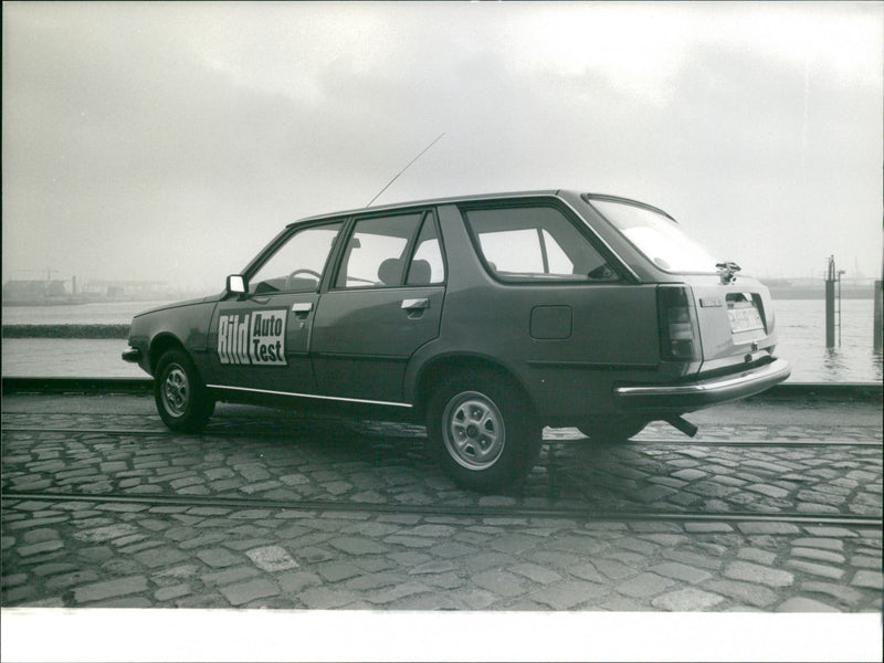 Renault 18 break - Vintage Photograph