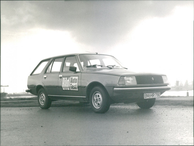 Renault 18 break - Vintage Photograph