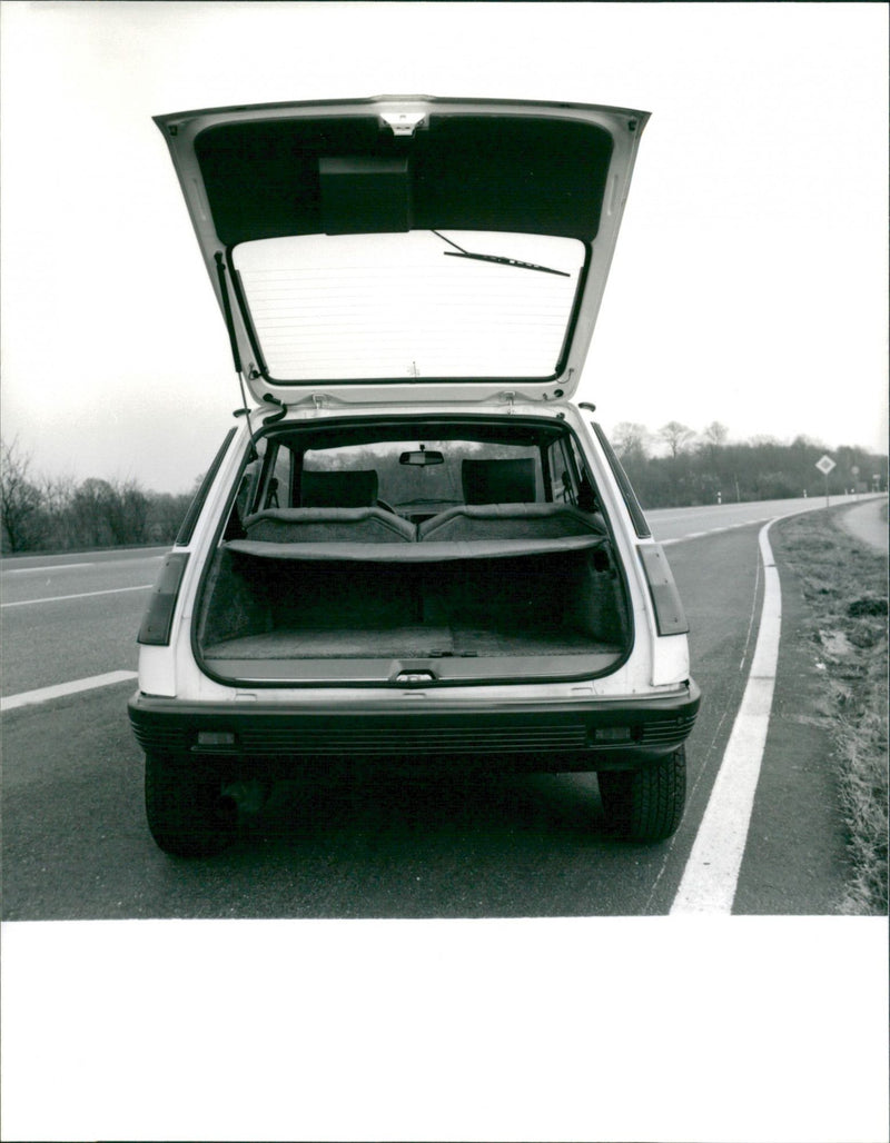 Renault 5 Alpine Turbo - Vintage Photograph