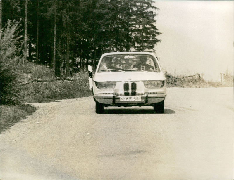 BMW 2000 CS 1965 - Vintage Photograph