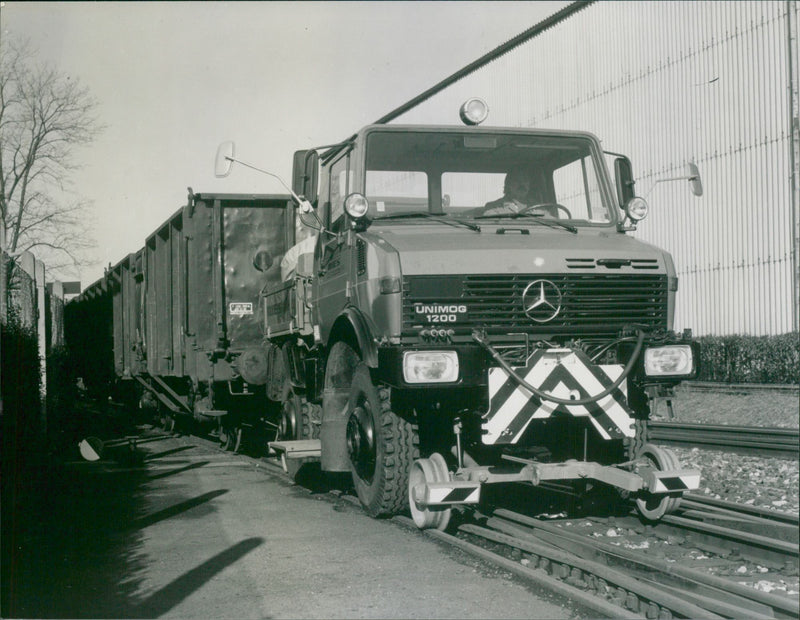 Mercedes-Benz Unimog U 1200 - Vintage Photograph