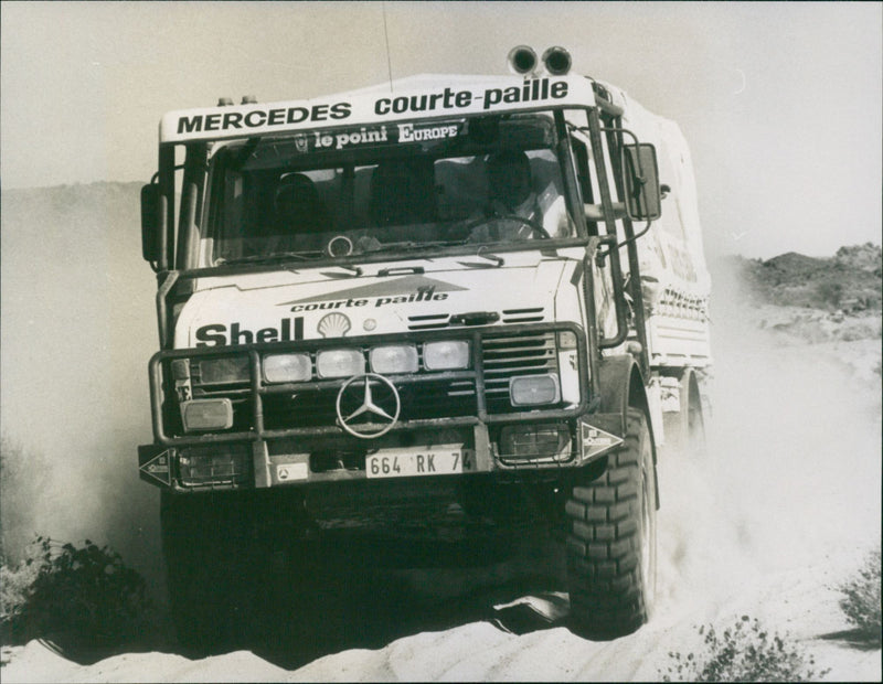 Mercedes-Benz Unimog U 1700 L - Vintage Photograph