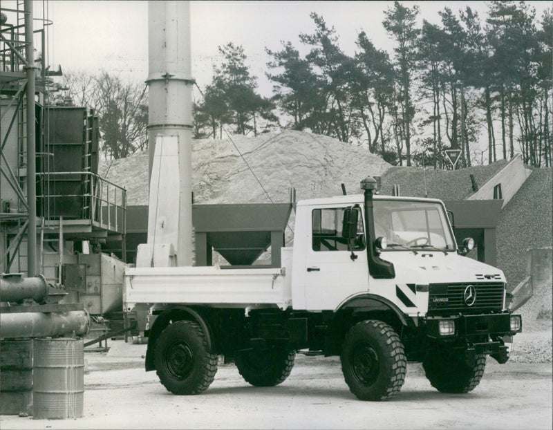 Mercedes-Benz Unimog U 1250 - Vintage Photograph