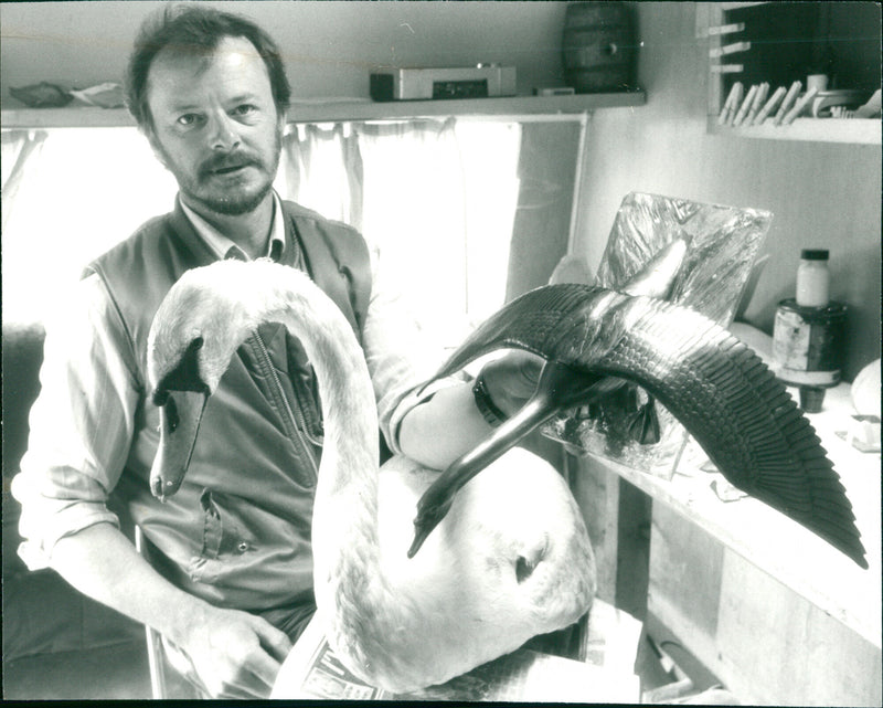 PAUL KING MODEL DIED - Vintage Photograph