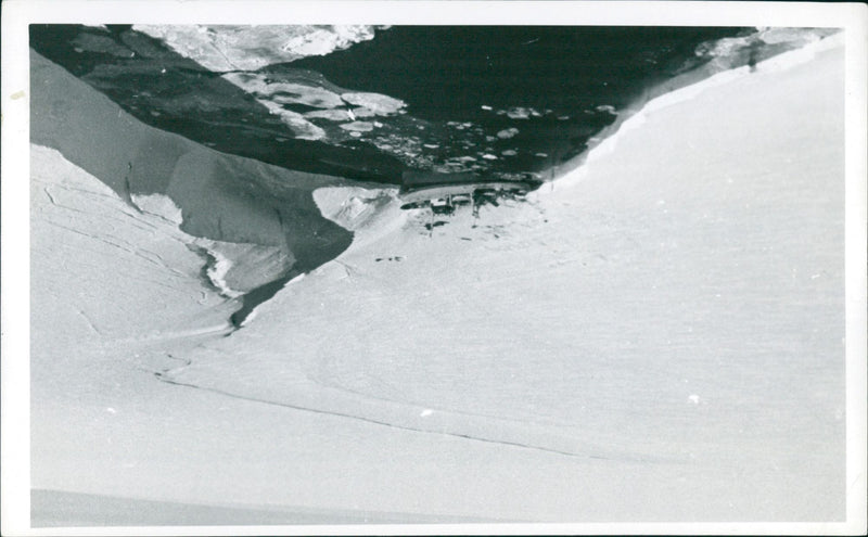 ANTARCTIC PICTURE ARCHIVE EXPEDITION - Vintage Photograph