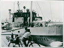 COMPLIMENTS RAPHAEL DIVISION AIRCRAFT SHIP BRITISH QUEEN EXPEDITION - Vintage Photograph