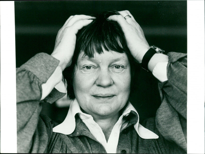 Dame Iris Murdoch. - Vintage Photograph
