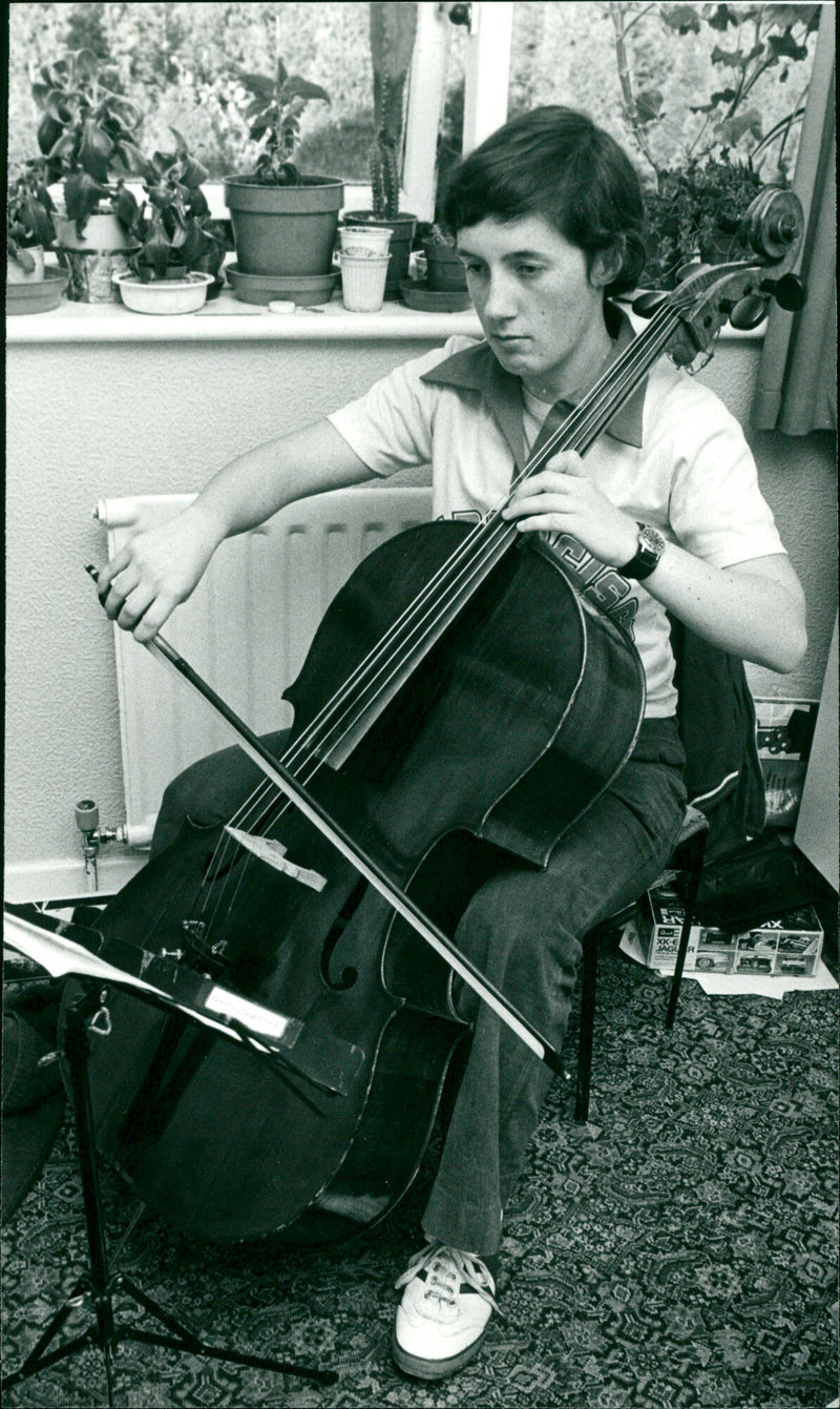 MUSICIAN BOXER - Vintage Photograph