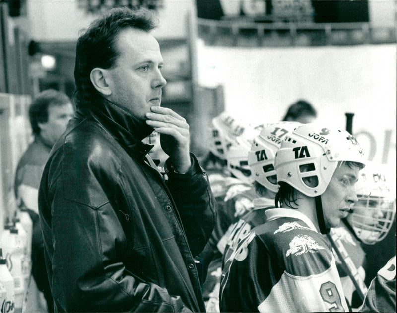 Ishockeytränare Göte Wälitalo - Vintage Photograph