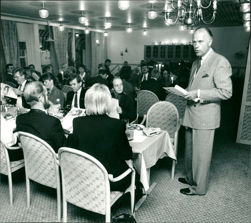 Tegs SK firar 90-års jubileum med middag på Scandic. Till höger ses Sune Lindqvist - Vintage Photograph