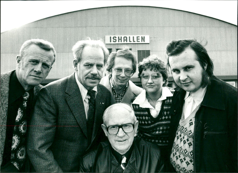 Tegs SK styrelse. Rolf Näslund, Kurt Lindskog, Berne Lindwall, Elisabeth Axelson, Kjell-Åke Sjödin och Folke Nordh - Vintage Photograph