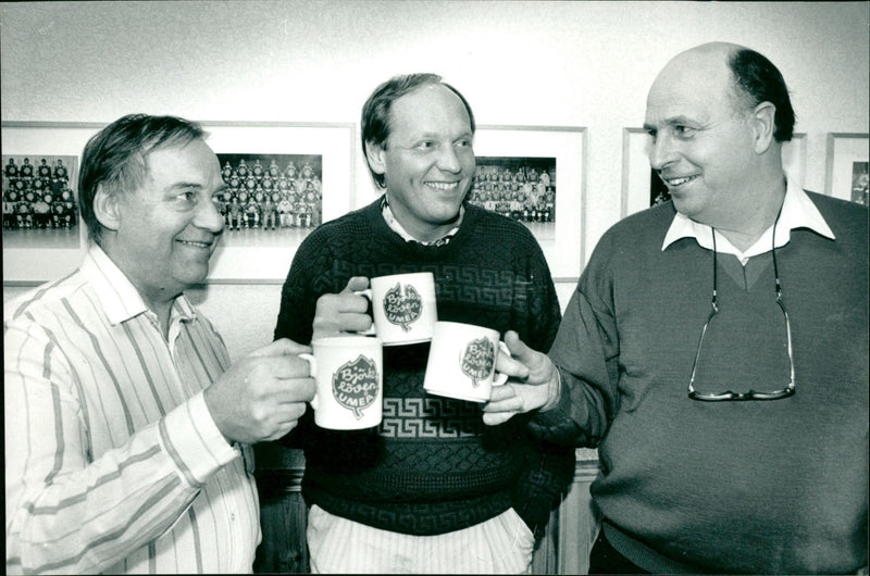 Tommy Sandlin, ny tränare för Björklöven, Här med Rolf Wörgren och Olof Rydfjäll - Vintage Photograph