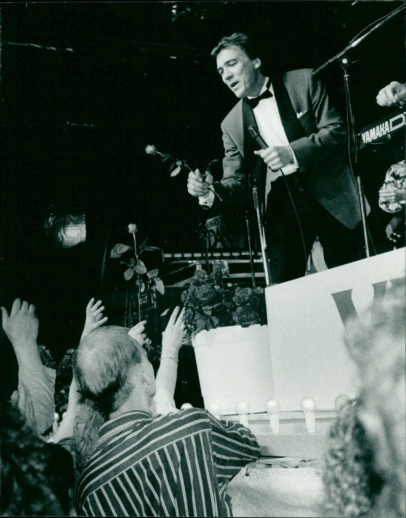 1991 MUSIC PERSONS SINGER CHRISTER SHELF VIKINGS ARCHIVE CURT PEOPLE KES DAHLGREN - Vintage Photograph