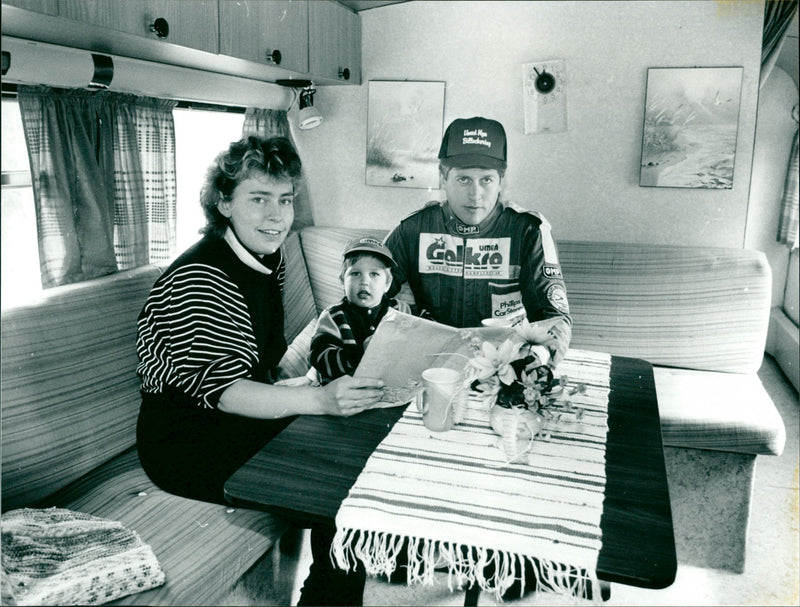 Håkan Johansson, Umeå AK, rallycross, med familj i husbilen - Vintage Photograph