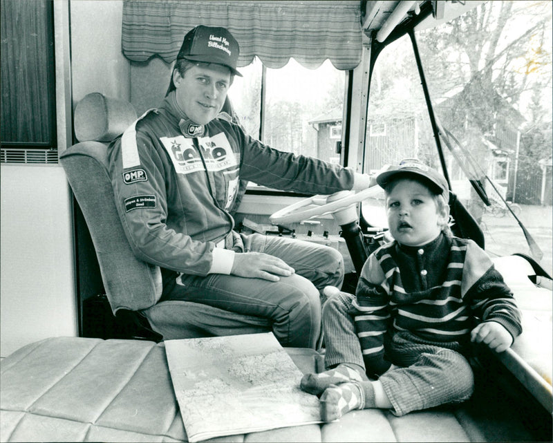 Håkan Johansson, Umeå AK, rallycross, med sonen i husbilen - Vintage Photograph