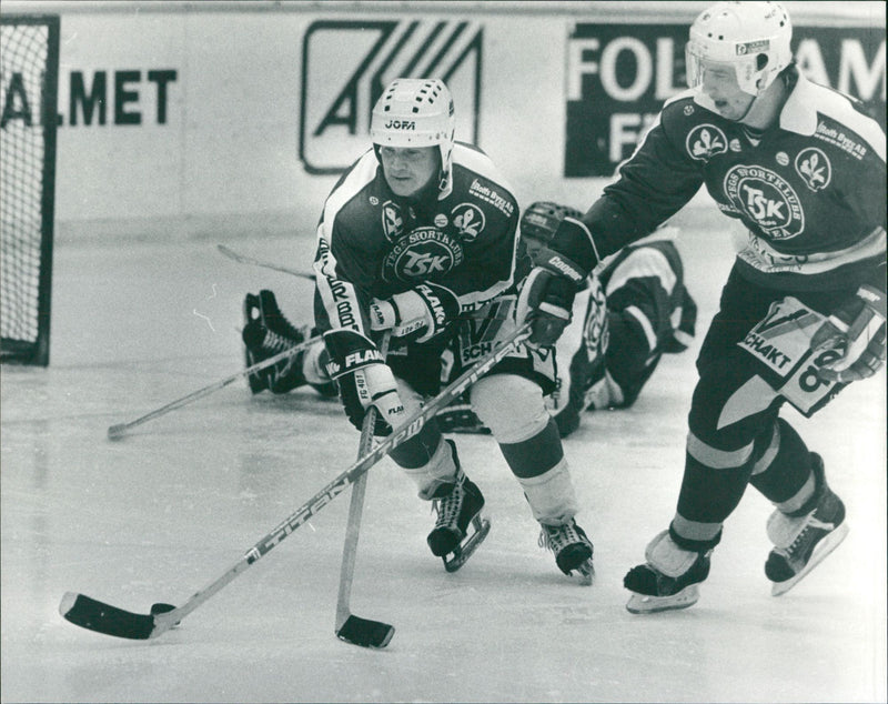 Veteran match ishockey. TEG - Björklöven. Charles Gustavsson, Lars Harestål - Vintage Photograph