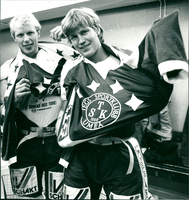 Stig Nilsson och Hans Nylander, ishockeyspelare Tegs SK - Vintage Photograph