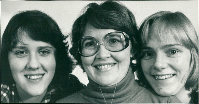 Annika Nylund, Rut Karlsson och Lena Sjöström. Orientering - Vintage Photograph