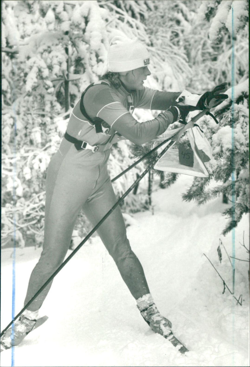 Arja Hannus, skidorientering - Vintage Photograph