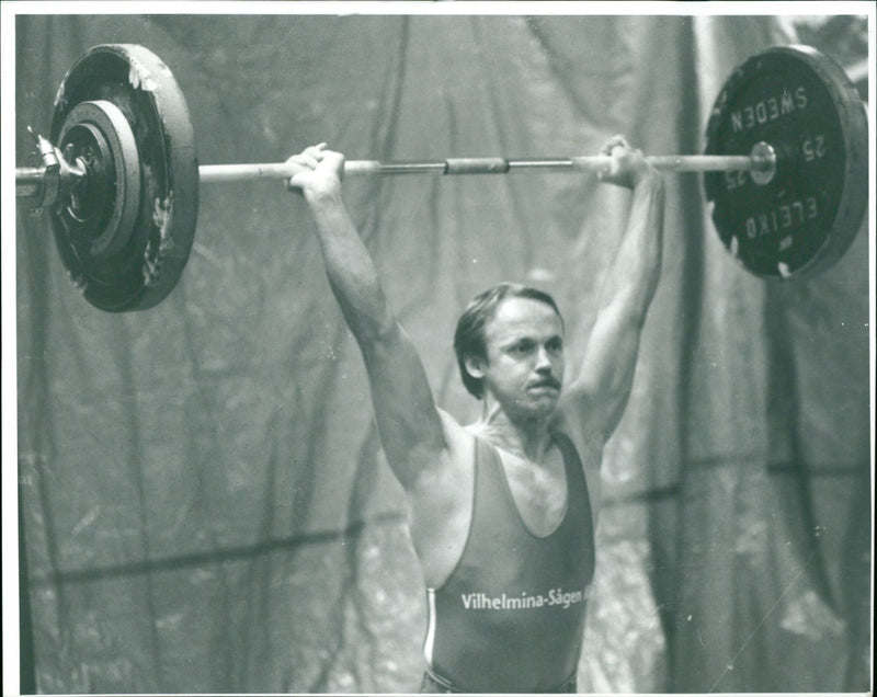 Jonny Kärkkäinen, tyngdlyftning Vilhelmina - Vintage Photograph