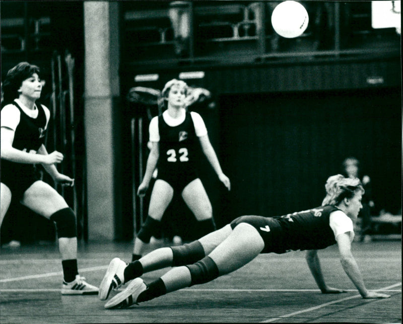 Volleyboll - Vännäs. Kicki Olofsson, Britt Skånberg och Maria Almgren - Vintage Photograph