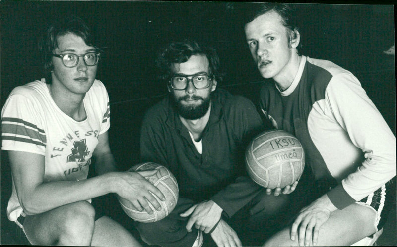 Milton Hagglund, Bo Andersson och Paul Nilsson. IKSU Volleyboll - Vintage Photograph