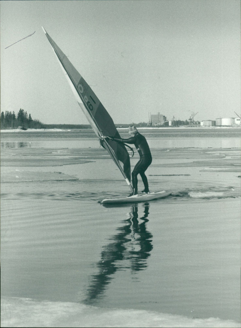 Vindsurfing - Vintage Photograph