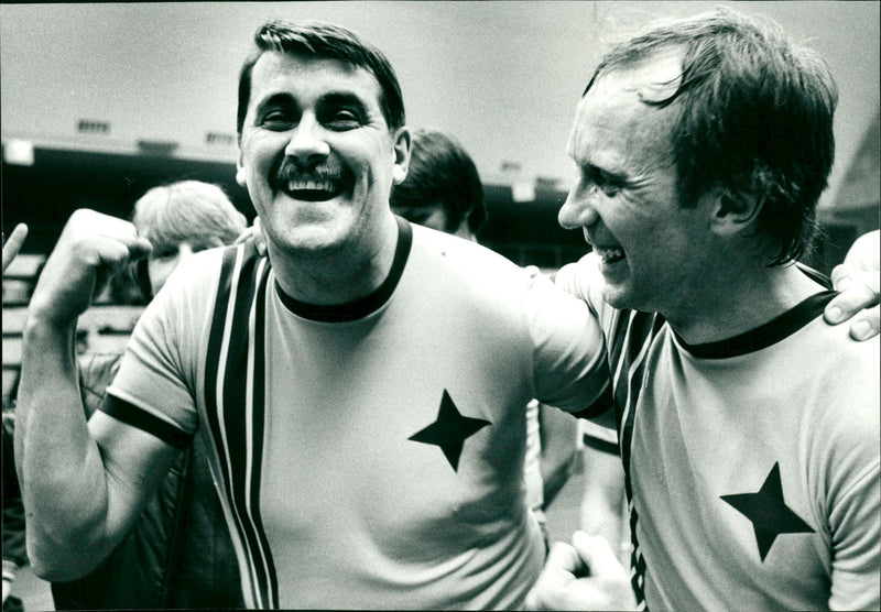 Lennart "Hacke" Bäckström och Kjell Westerlund, handboll Holmsund - Vintage Photograph