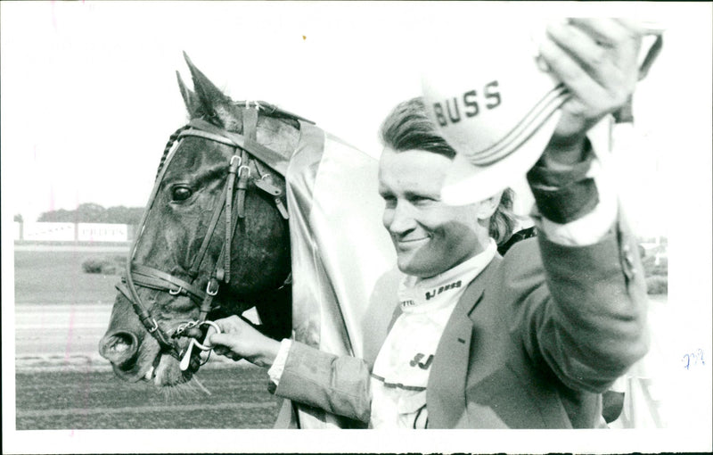Anders Lindqvist med Atom Knight - Vintage Photograph