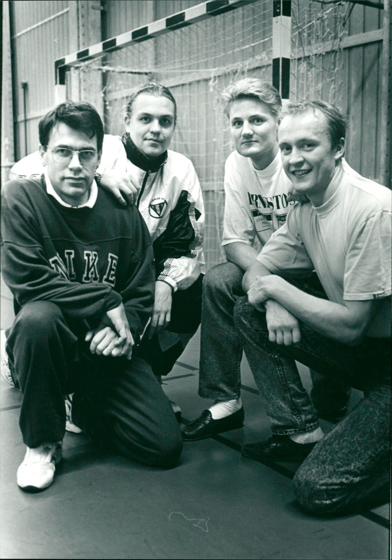 Handboll Nordmalings IF. Tränare Johan Alatalo med Erling Johansson, Anders Rönnkvist och Urban Sandström - Vintage Photograph