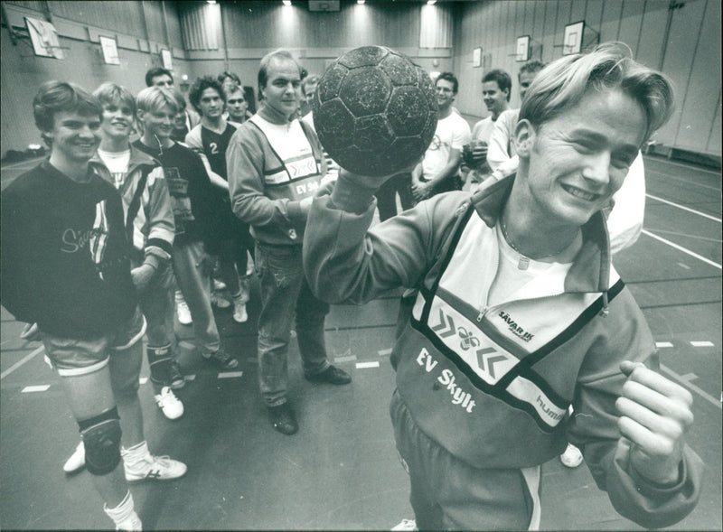 Handboll Sävar IK. Johan Marklund och Anders Häggquist m fl - Vintage Photograph