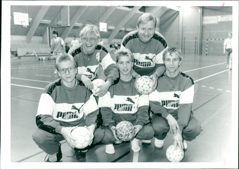Handbollsfamiljen Öberg i Nordmaling. Inger, Stefan, Mattias, Ann-Sofie och Marcus Öberg - Vintage Photograph