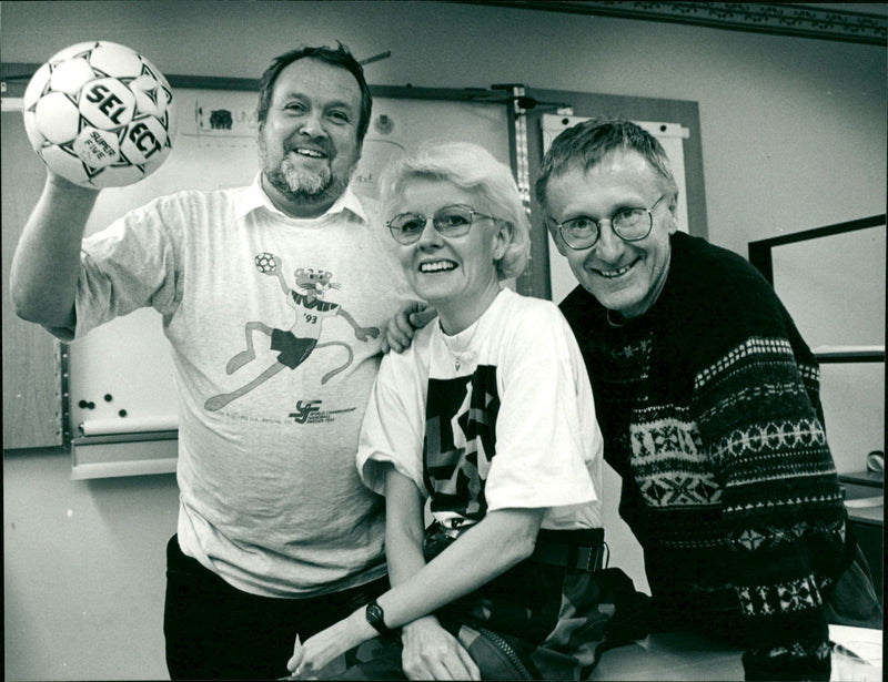 Hasse Ekstrand, Catarina Hanell och Peter Sedlacek inför Handbolls-VM 1993 - Vintage Photograph