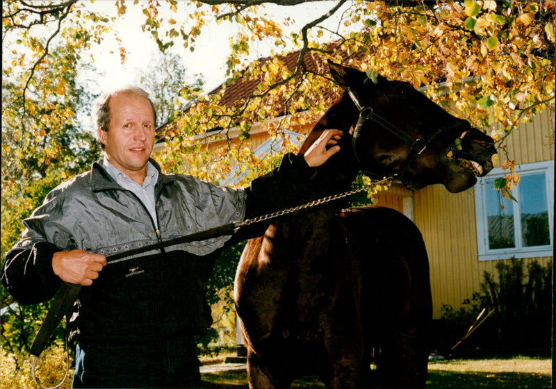 Arne Tjärnström med Drews Oscar - Vintage Photograph