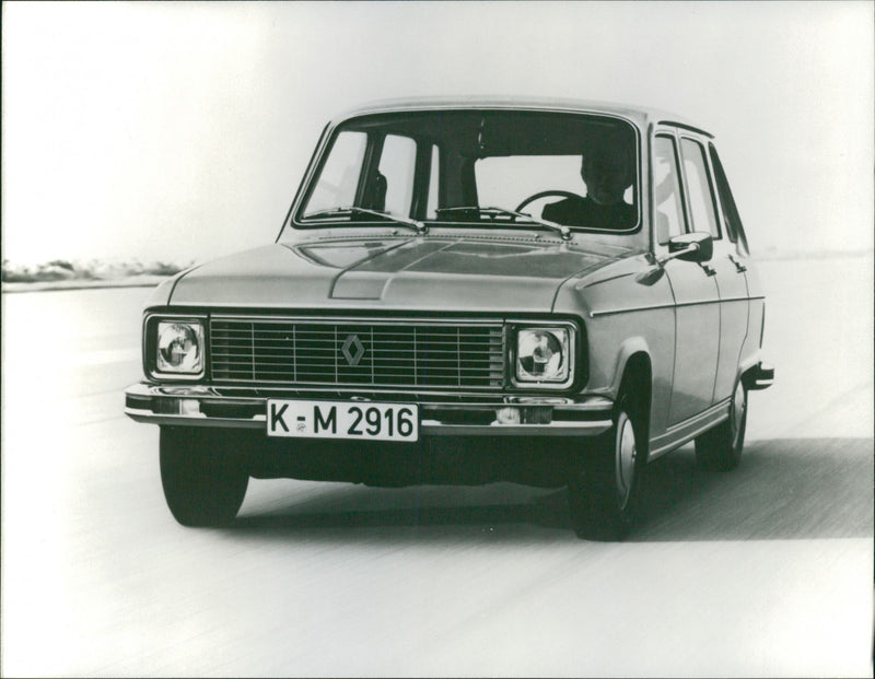 Renault 6/850 - Vintage Photograph