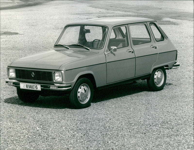 Renault 6/850 - Vintage Photograph