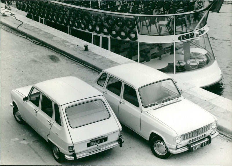 Renault 6 - Vintage Photograph